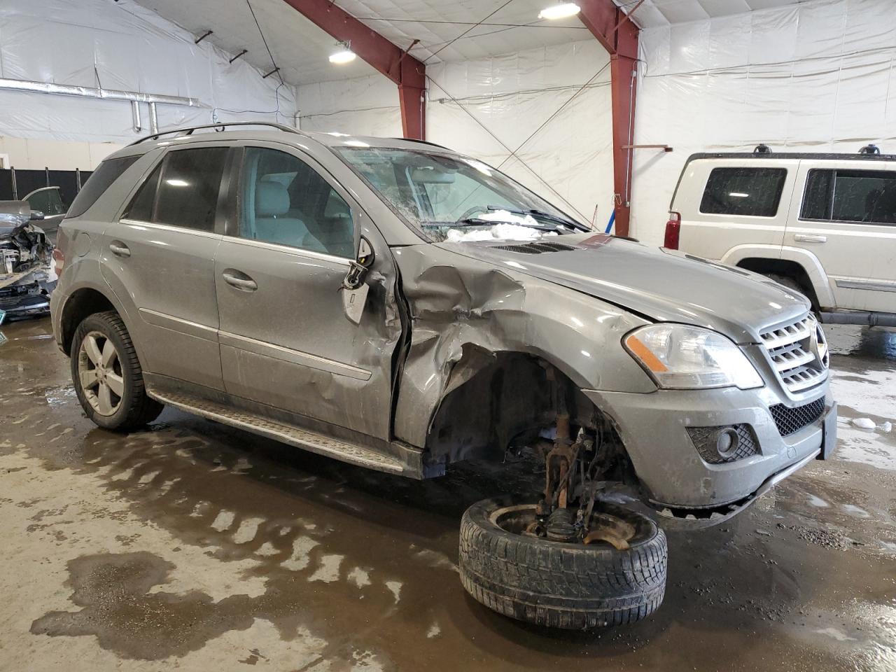 2011 Mercedes-Benz M-klasse VIN 4JGBB8GB6BA737141 Copart auction photo, side / front end damage thumbnail 4