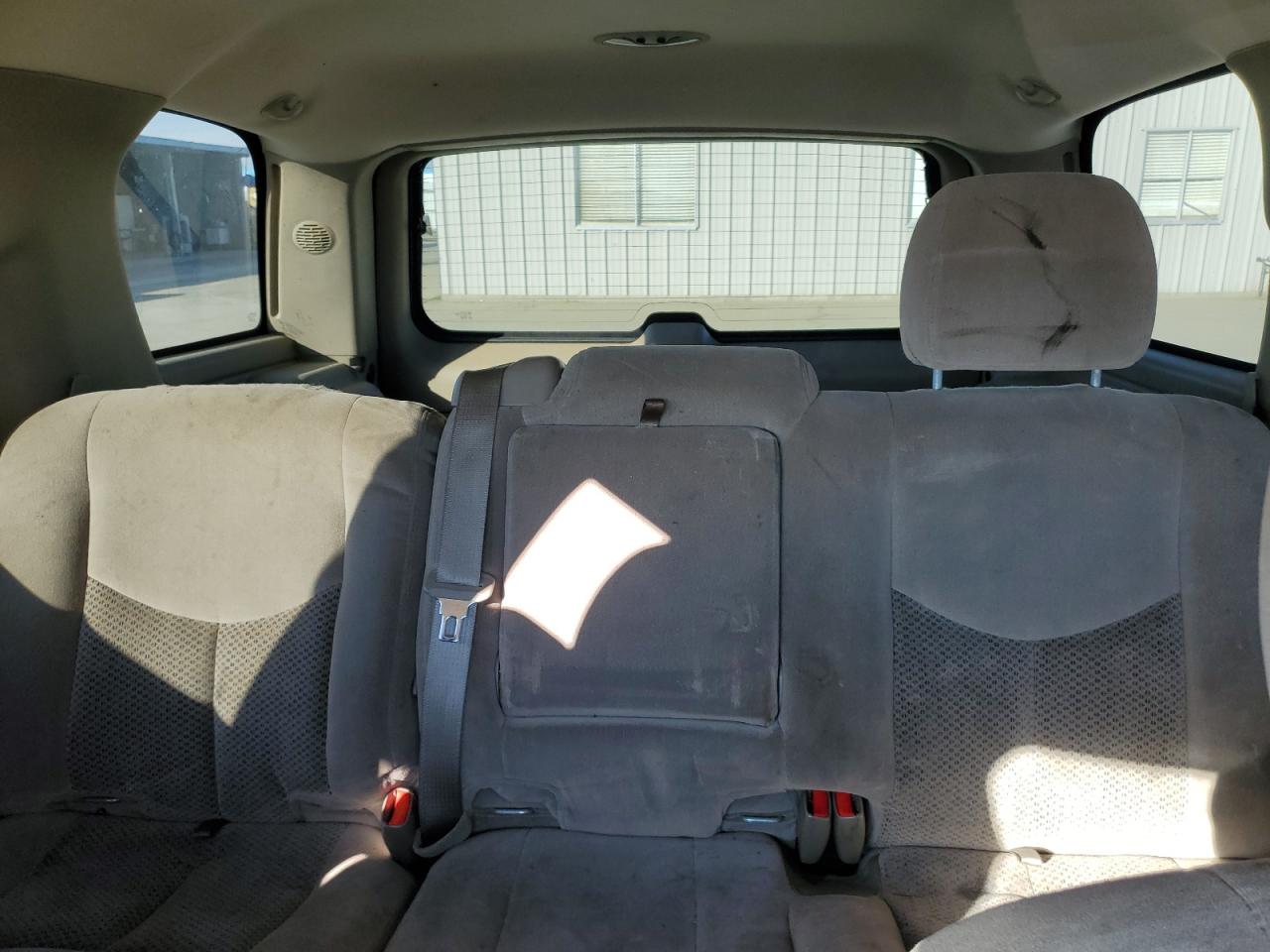 2005 Chevrolet Tahoe VIN 1GNEC13V95J228968 Copart auction photo, vandalism / stripped damage thumbnail 10