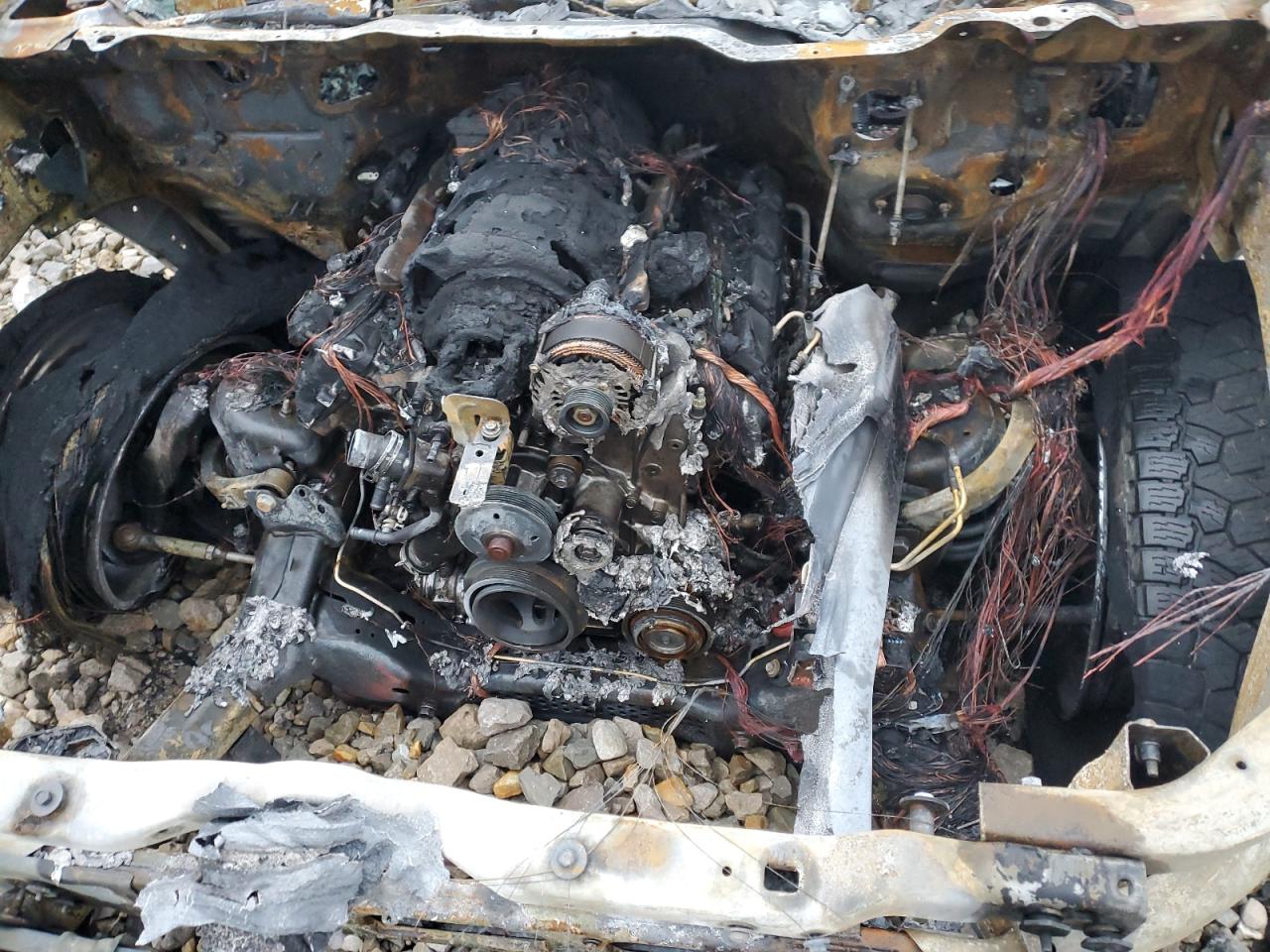 2020 RAM 1500 VIN 1C6SRFFT6LN377885 Copart auction photo, burn / all over damage thumbnail 11