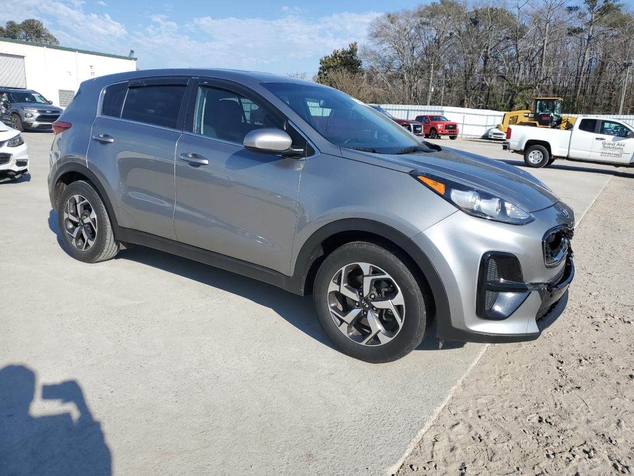 2020 KIA Sportage VIN KNDPM3AC6L7748566 Copart auction photo, front end / side damage thumbnail 4