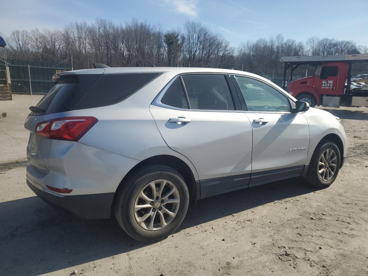 2018 Chevrolet Equinox VIN 2GNAXSEV2J6110032 Copart auction photo, front end / side damage thumbnail 3
