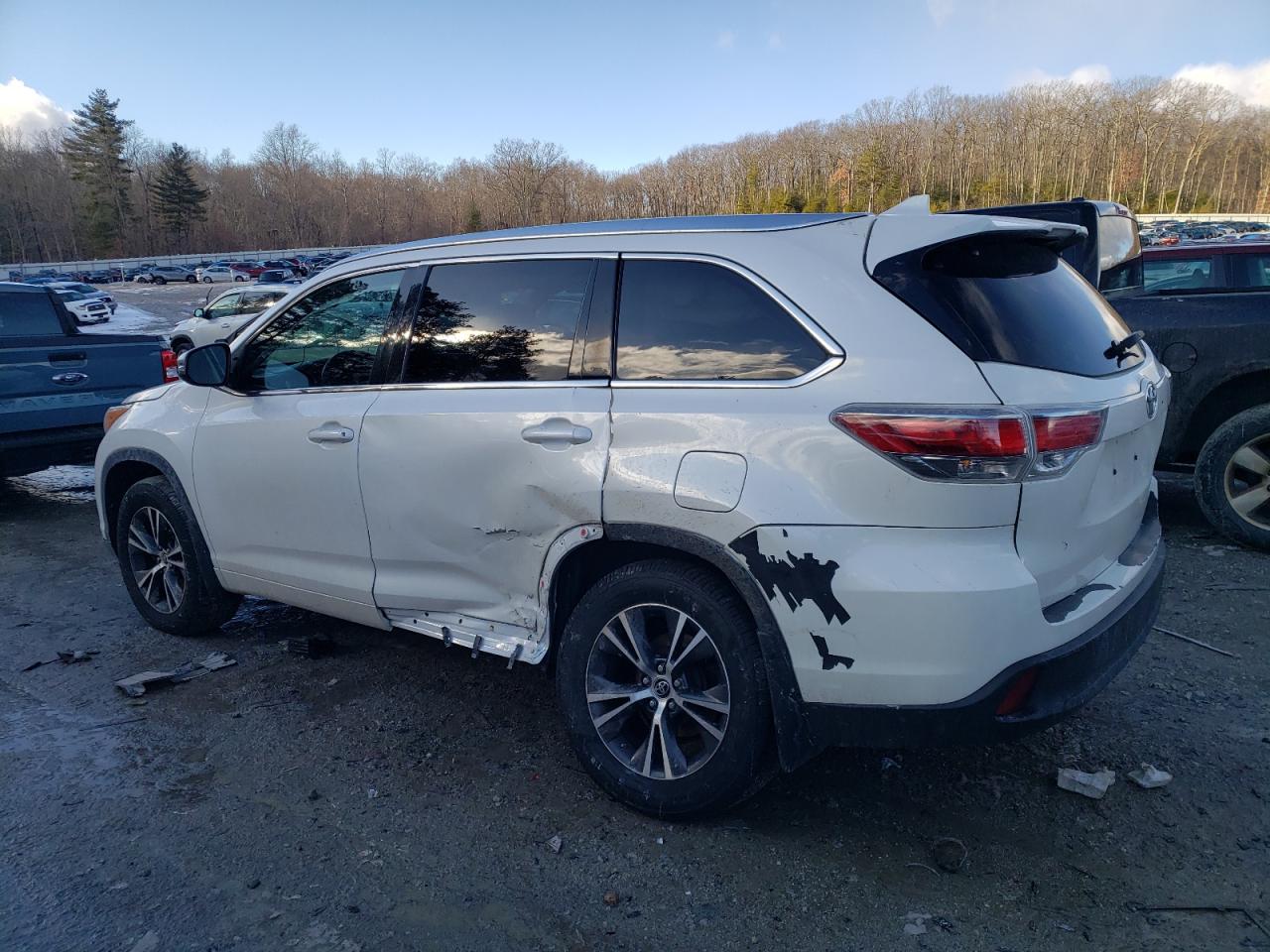 2016 Toyota Highlander VIN 5TDJKRFH3GS247939 Copart auction photo, side / rear end damage thumbnail 2