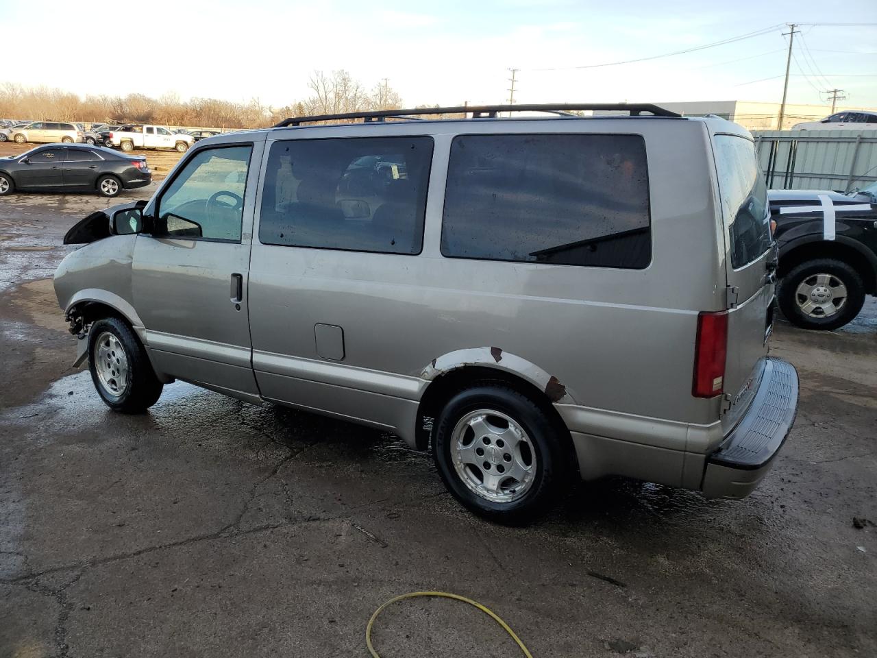 2004 Chevrolet Astro VIN 1GNEL19X84B122187 Copart auction photo, front end / minor dent/scratches damage thumbnail 2
