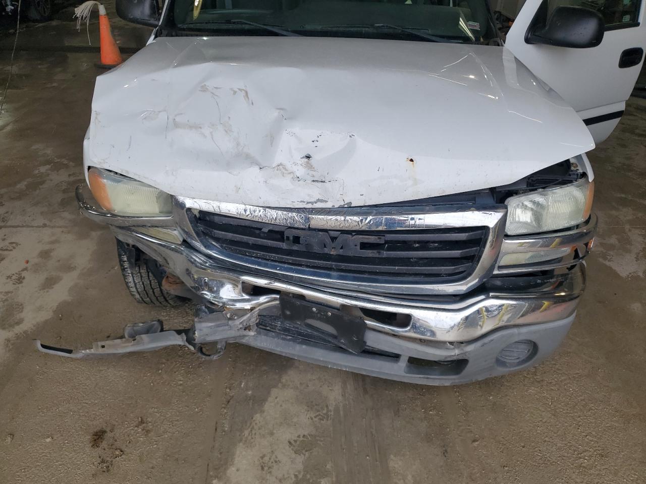 2004 GMC Sierra VIN 1GTEC14T04Z148237 Copart auction photo, front end damage thumbnail 11