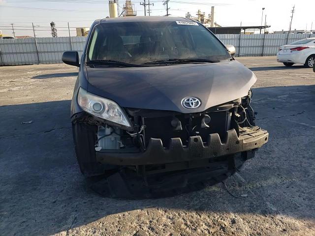 2017 Toyota Sienna VIN 5TDKZ3DC4HS786494 Copart auction photo, front end damage thumbnail 12