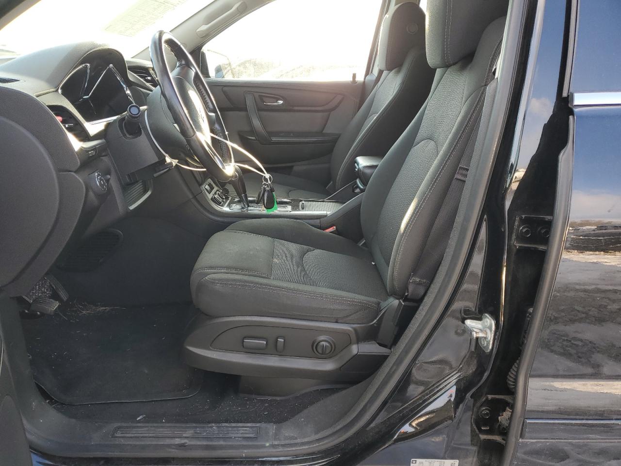 2017 Chevrolet Traverse VIN 1GNKRGKD7HJ172479 Copart auction photo, front end / minor dent/scratches damage thumbnail 7
