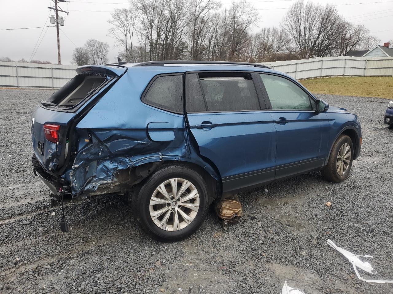 2020 Volkswagen Tiguan VIN 3VV0B7AX5LM178147 Copart auction photo, rear end / minor dent/scratches damage thumbnail 3