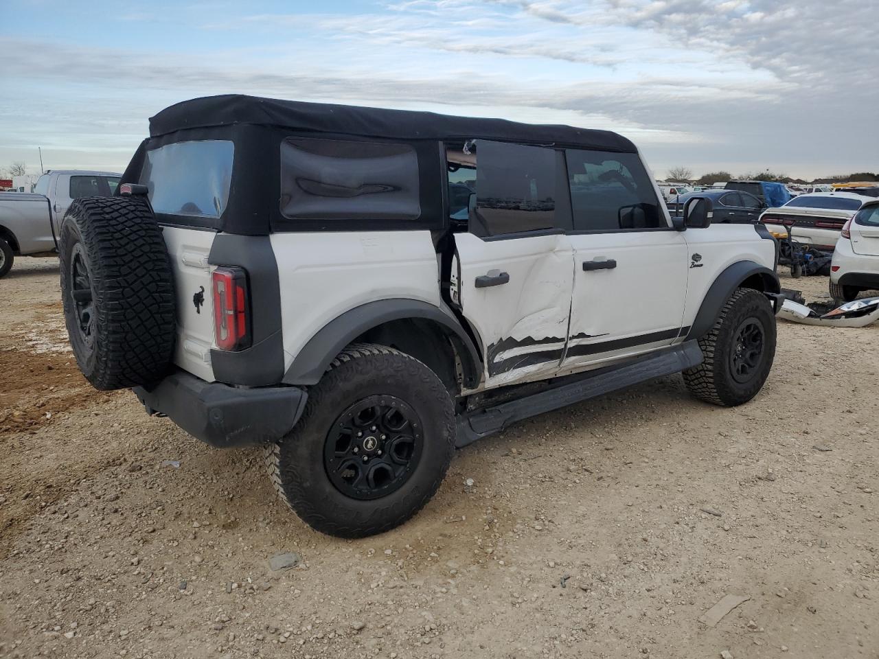 2022 Ford Bronco VIN 1FMEE5DP2NLA94038 Copart auction photo, side damage thumbnail 3