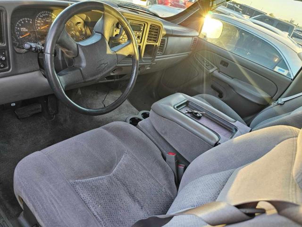 2004 Chevrolet Tahoe VIN 1GNEC13Z14R279299 Copart auction photo, minor dent/scratches / normal wear damage thumbnail 9