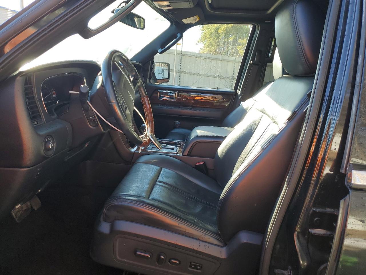 2015 Lincoln Navigator VIN 5LMJJ3JTXFEJ11462 Copart auction photo, front end / side damage thumbnail 7