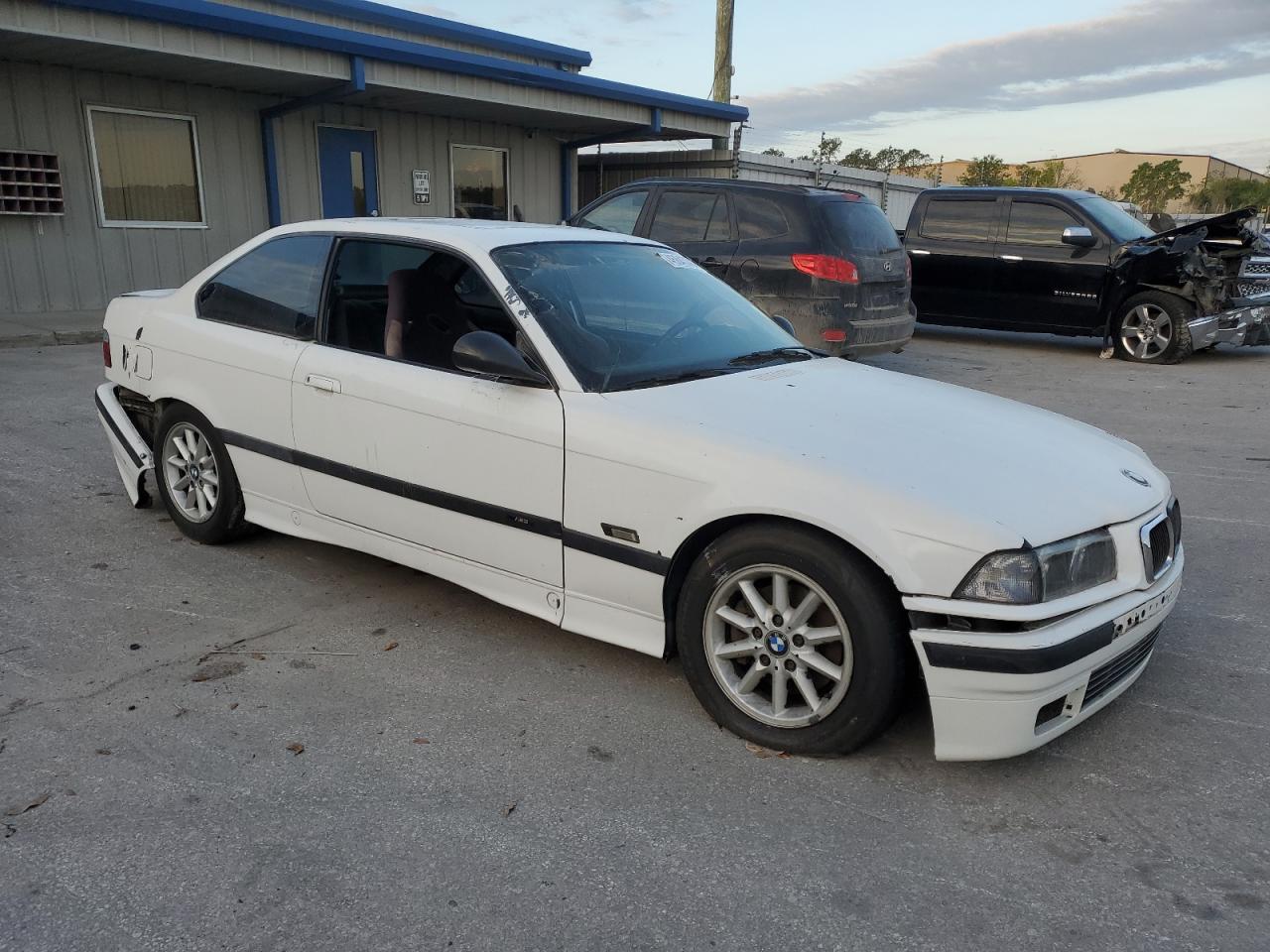 1996 BMW 3er VIN WBABE7328TEY20914 Copart auction photo, rear end / side damage thumbnail 4