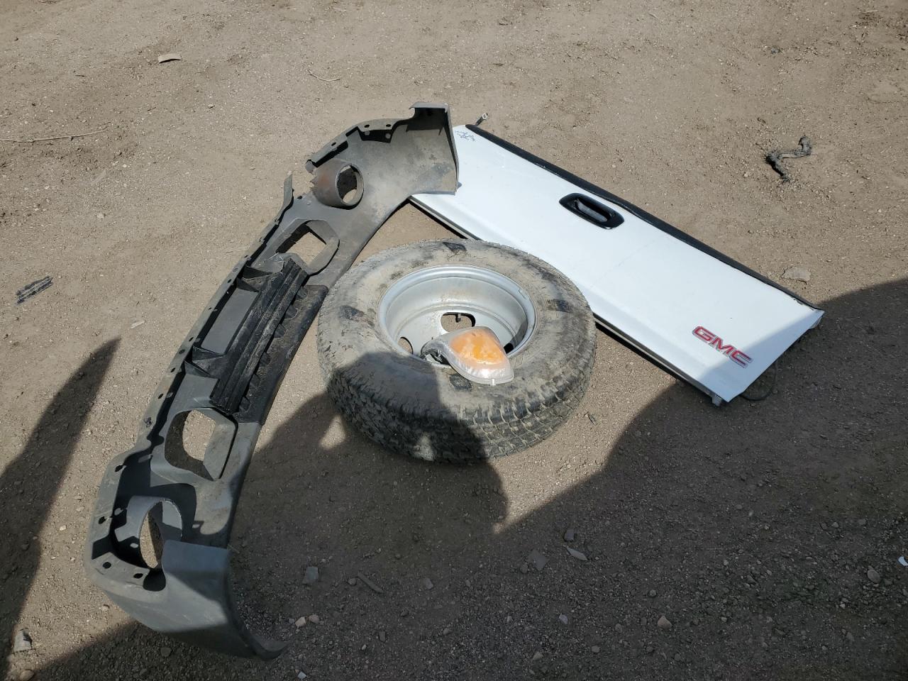 2005 GMC Sierra VIN 1GTJK33215F873855 Copart auction photo, front end damage thumbnail 12