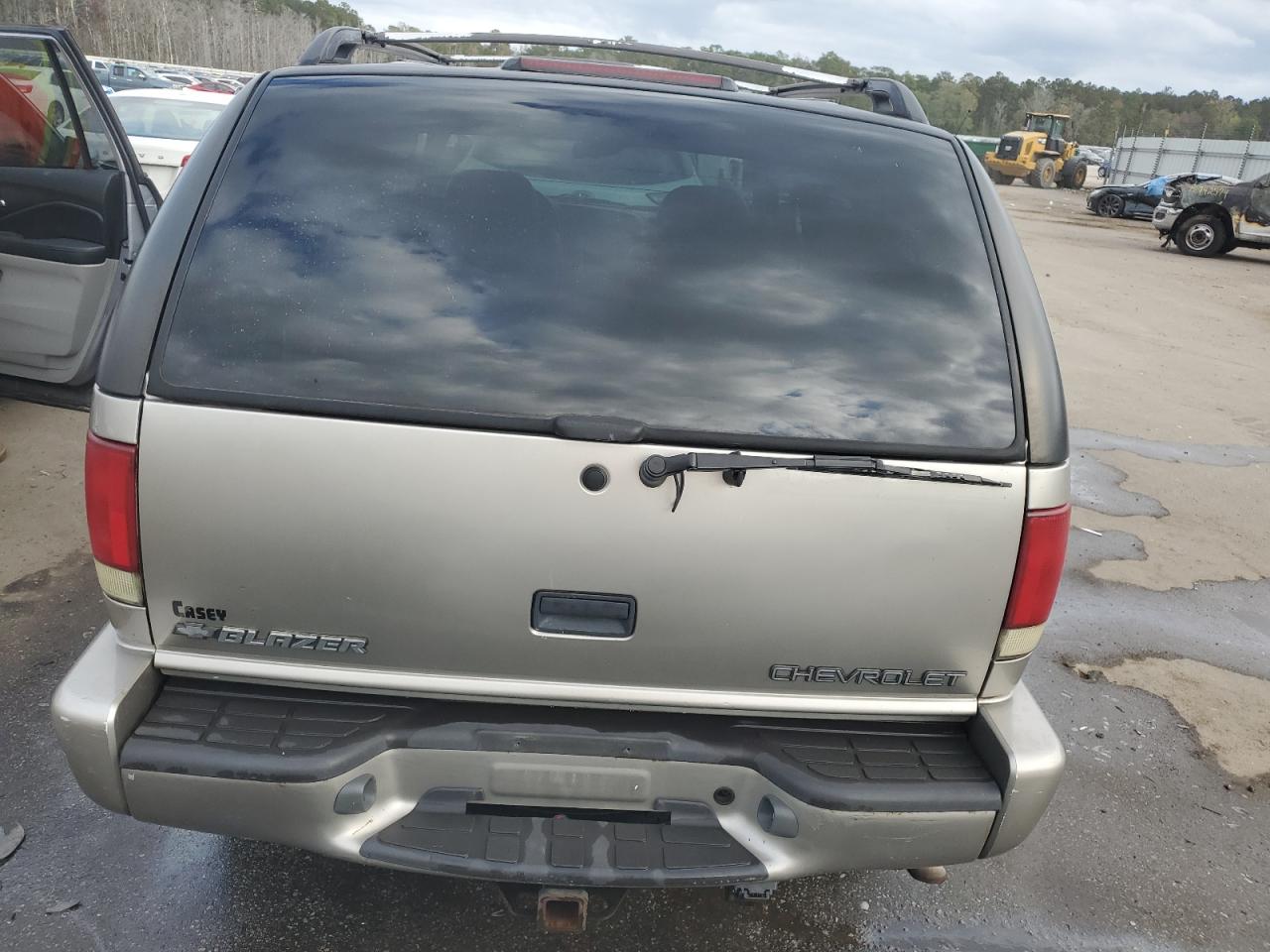 2001 Chevrolet Blazer VIN 1GNDT13W912202072 Copart auction photo, side damage thumbnail 6