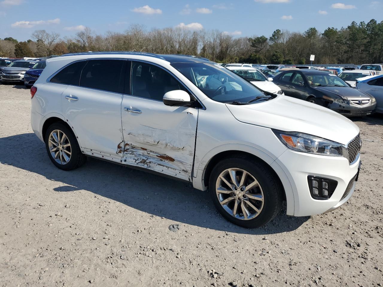 2017 KIA Sorento VIN 5XYPKDA59HG322863 Copart auction photo, side / minor dent/scratches damage thumbnail 4