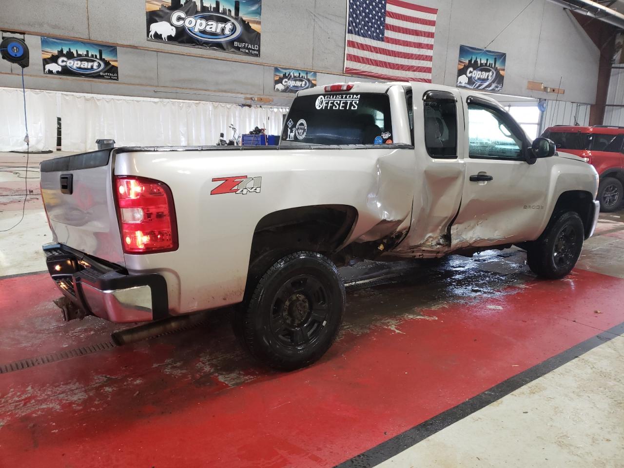 2009 Chevrolet Silverado VIN 1GCHK59K29E127525 Copart auction photo, side damage thumbnail 3