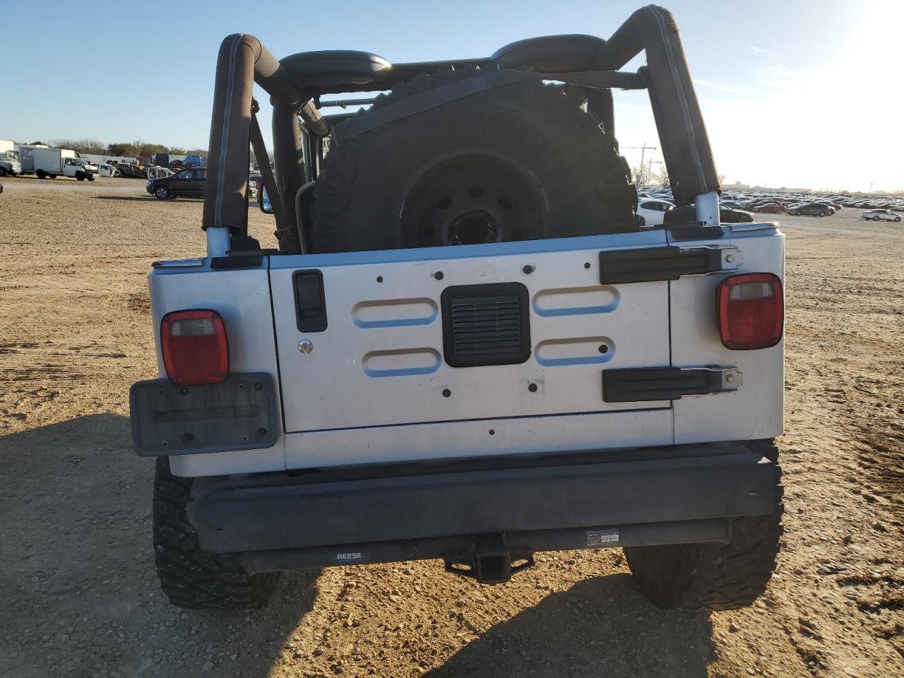 2005 Jeep Wrangler VIN 1J4FA64S85P366304 Copart auction photo, undercarriage / minor dent/scratches damage thumbnail 6