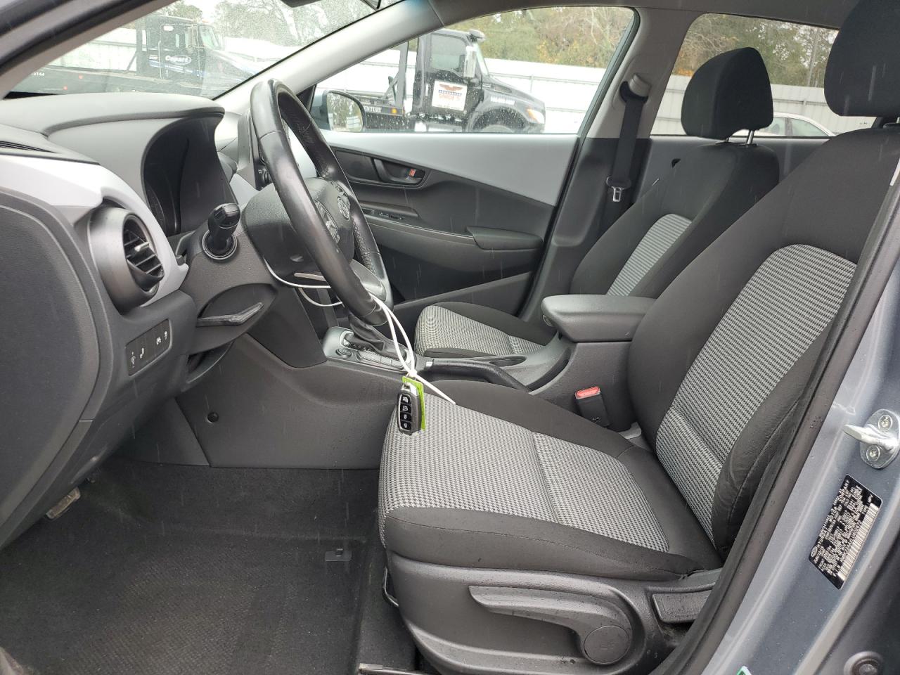 2020 Hyundai Kona VIN KM8K22AAXLU402672 Copart auction photo, front end / minor dent/scratches damage thumbnail 7
