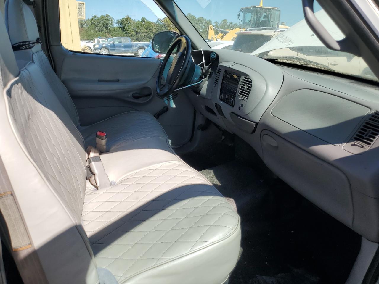 1997 Ford F-150 VIN 1FTDF1723VNB83952 Copart auction photo, all over damage thumbnail 8