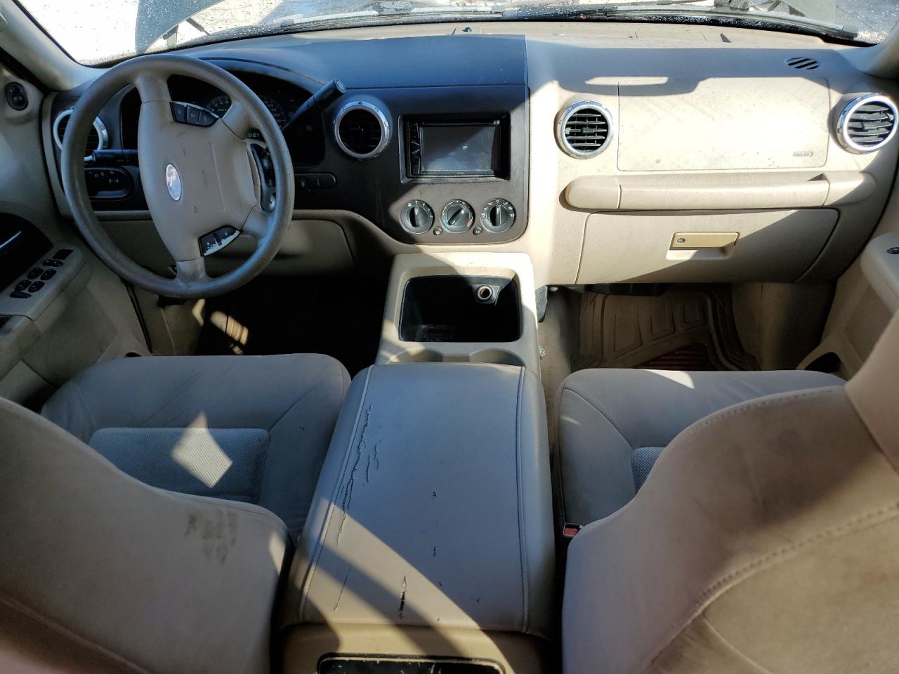 2004 Ford Expedition VIN 1FMEU15W44LA49828 Copart auction photo, rear end / minor dent/scratches damage thumbnail 8