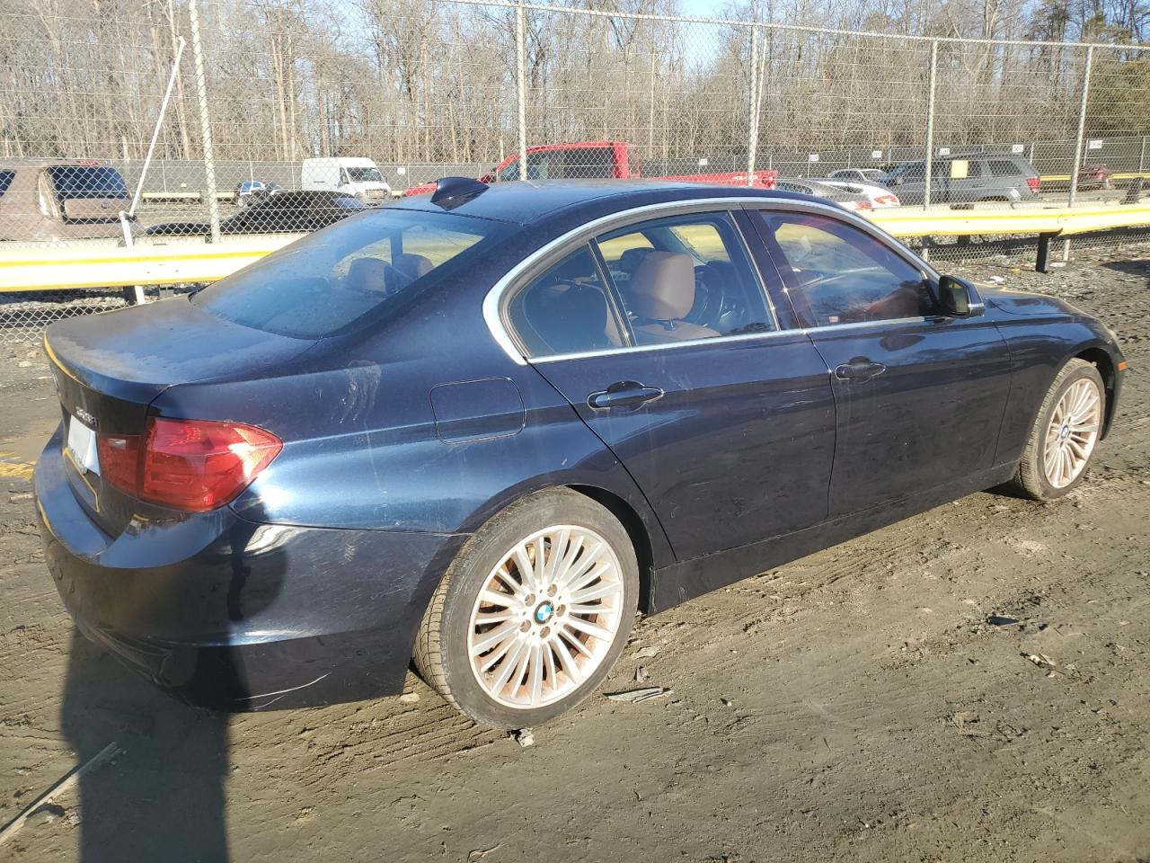 2012 BMW 3er VIN WBA3A5C52CF350047 Copart auction photo, all over damage thumbnail 3