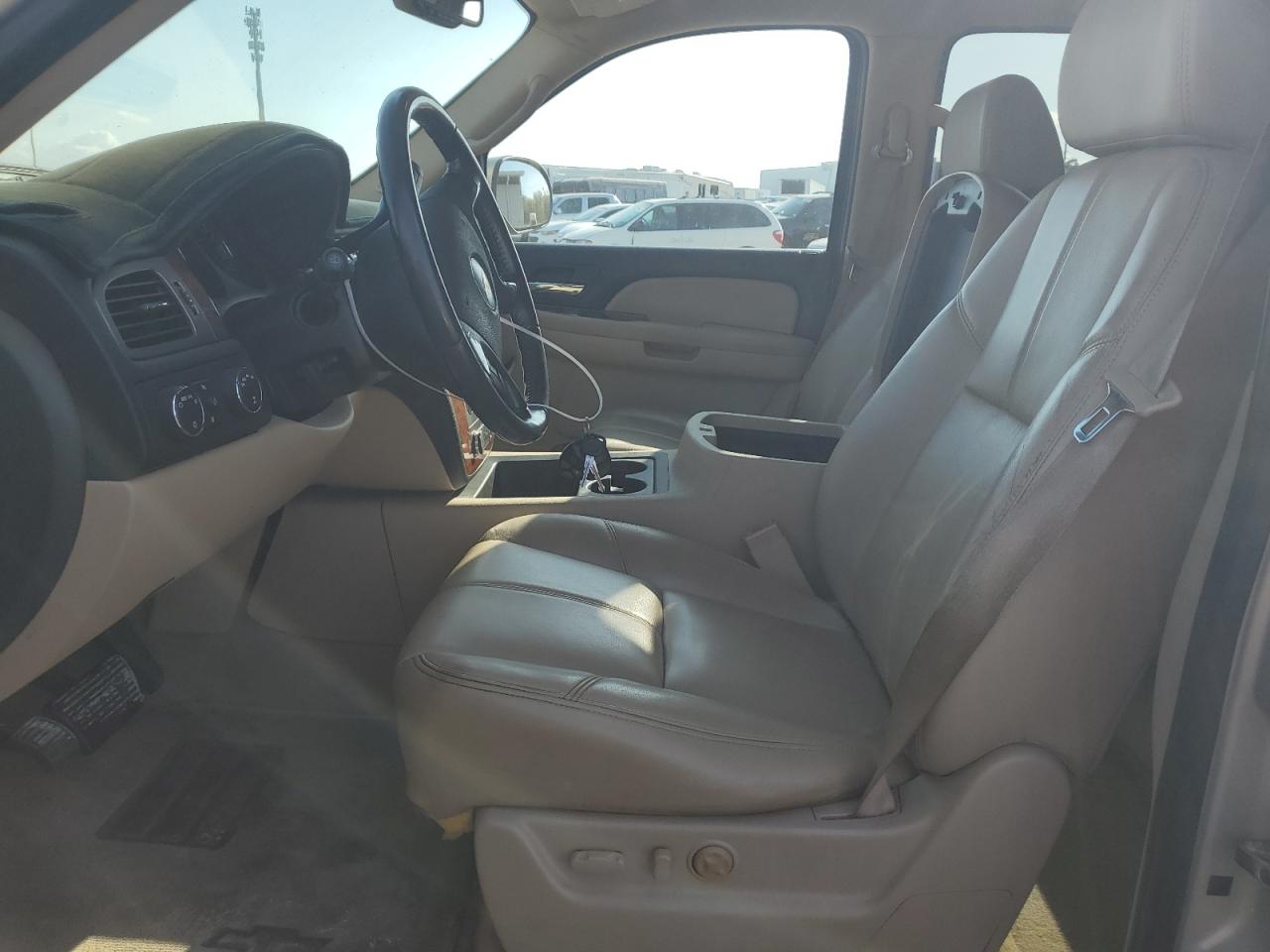 2007 Chevrolet Tahoe VIN 1GNFK130X7R390754 Copart auction photo, minor dent/scratches damage thumbnail 7