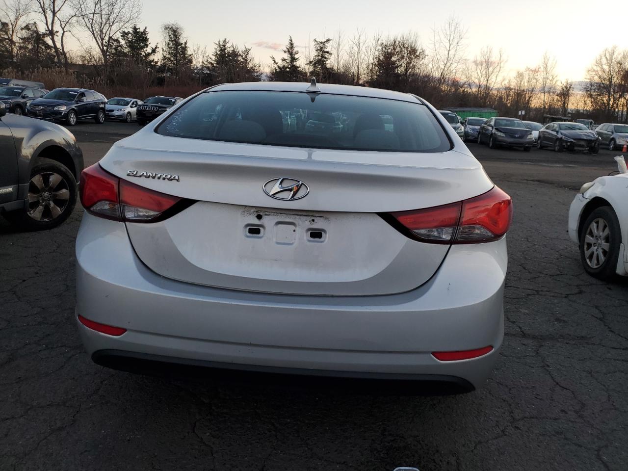 2015 Hyundai Elantra VIN 5NPDH4AE9FH633216 Copart auction photo, minor dent/scratches damage thumbnail 6
