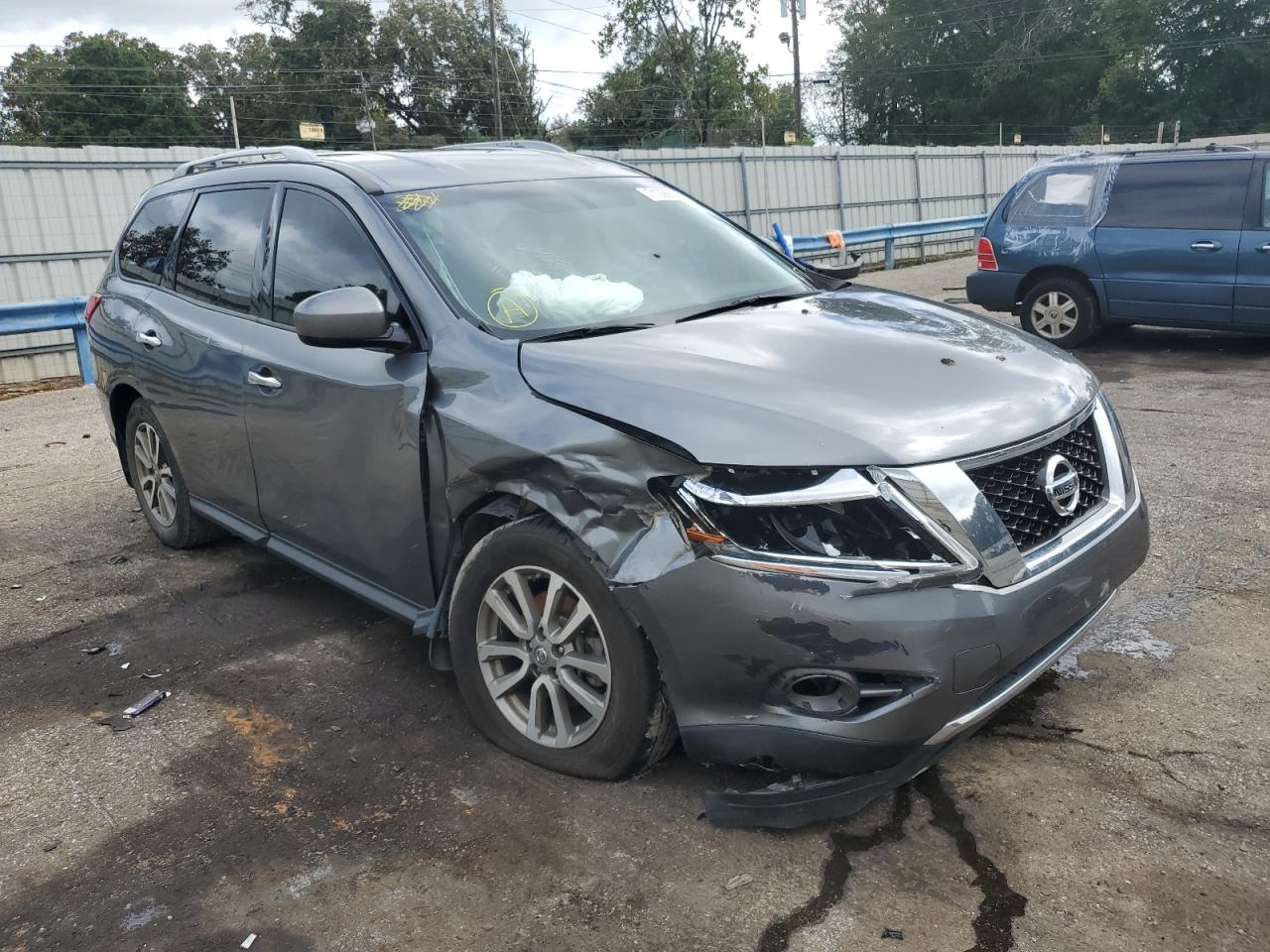 2015 Nissan Pathfinder VIN 5N1AR2MN1FC718249 Copart auction photo, side / front end damage thumbnail 4