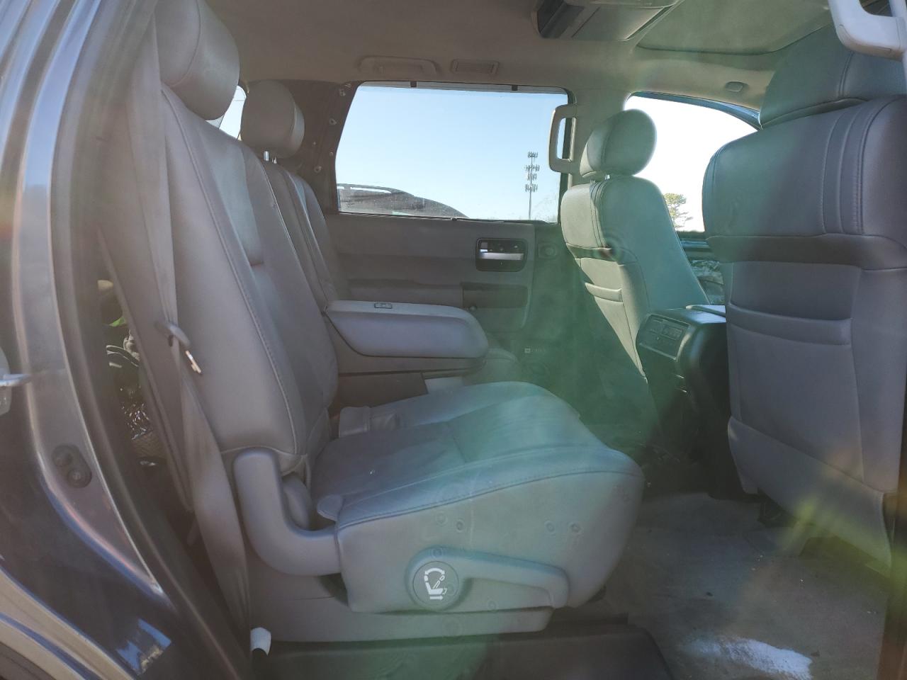 2010 Toyota Sequoia VIN 5TDDY5G16AS031497 Copart auction photo, front end / rear end damage thumbnail 11