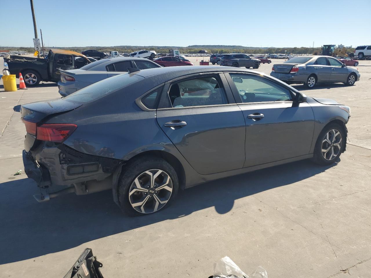 2021 KIA Forte VIN 3KPF24AD5ME337936 Copart auction photo, rear end / front end damage thumbnail 3