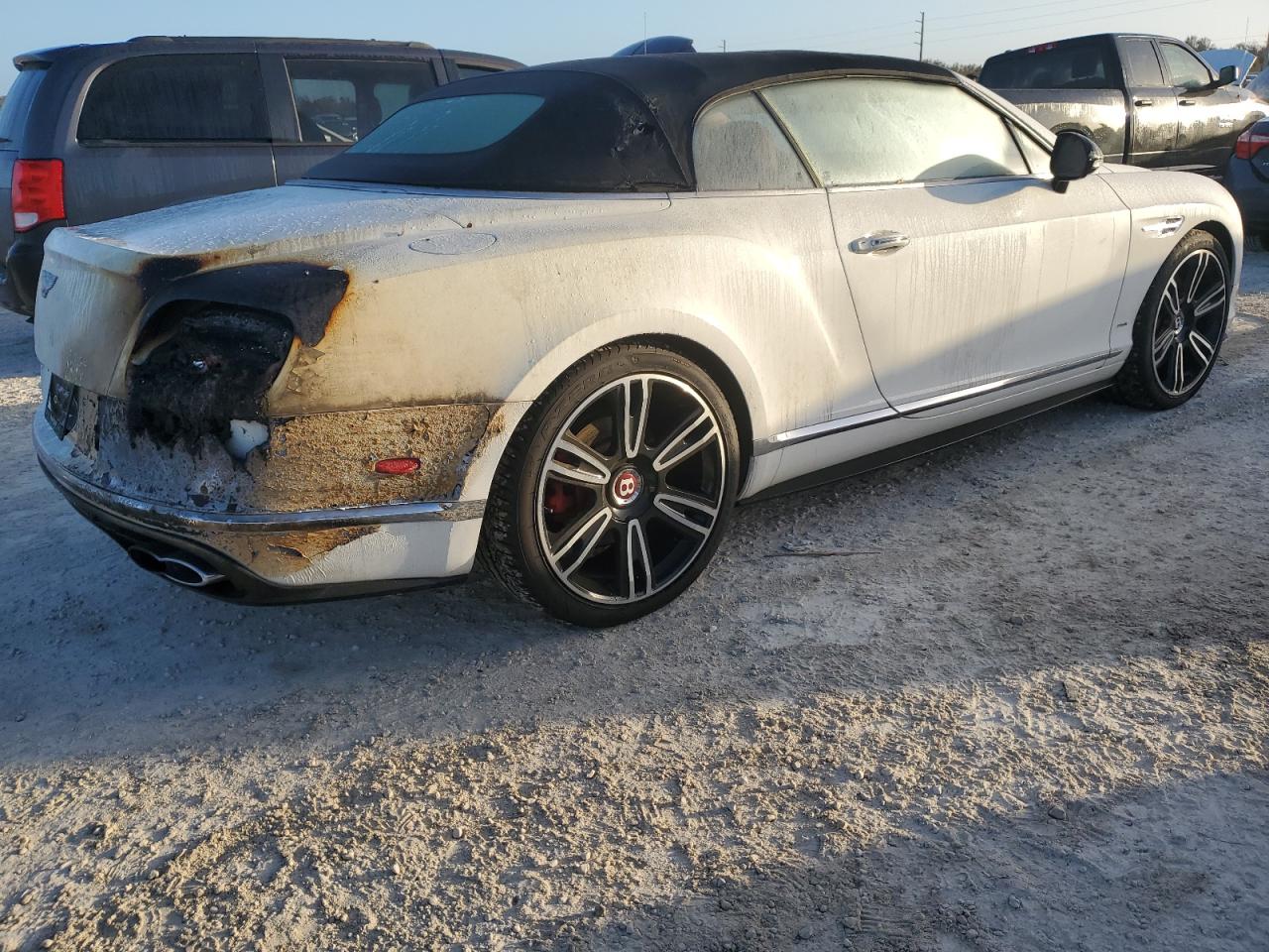 2017 Bentley Continental VIN SCBGH3ZA3HC060968 Copart auction photo, burn damage thumbnail 3