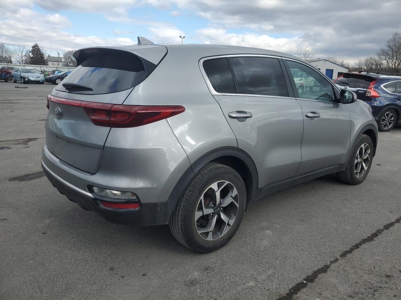 2021 KIA Sportage VIN KNDPMCAC4M7904833 Copart auction photo, vandalism damage thumbnail 3
