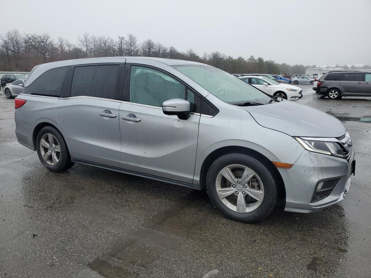 2019 Honda Odyssey VIN 5FNRL6H78KB114884 Copart auction photo, undercarriage / minor dent/scratches damage thumbnail 4
