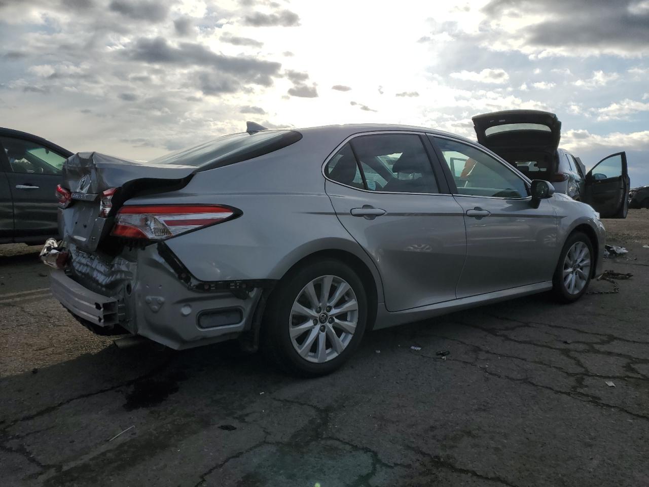 2020 Toyota Camry VIN 4T1C11AK3LU502364 Copart auction photo, rear end damage thumbnail 3