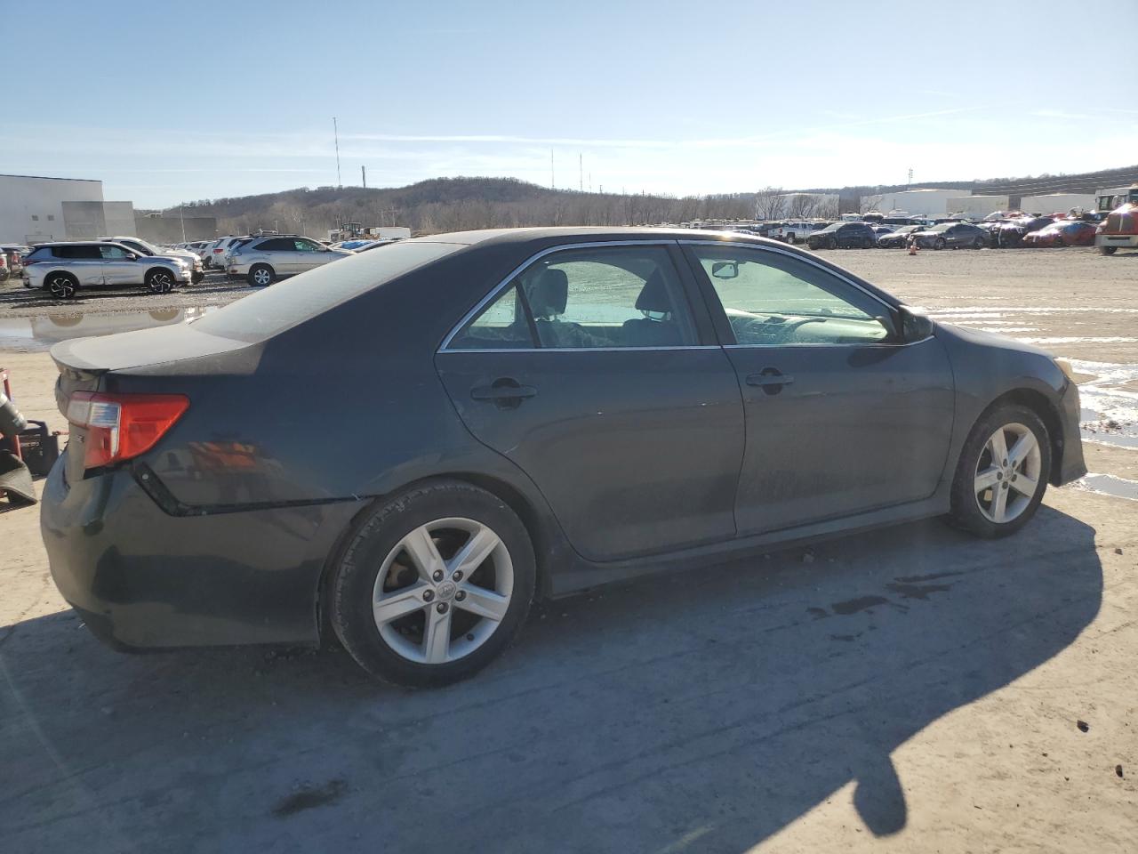 2014 Toyota Camry VIN 4T1BF1FKXEU818983 Copart auction photo, rear end / minor dent/scratches damage thumbnail 3