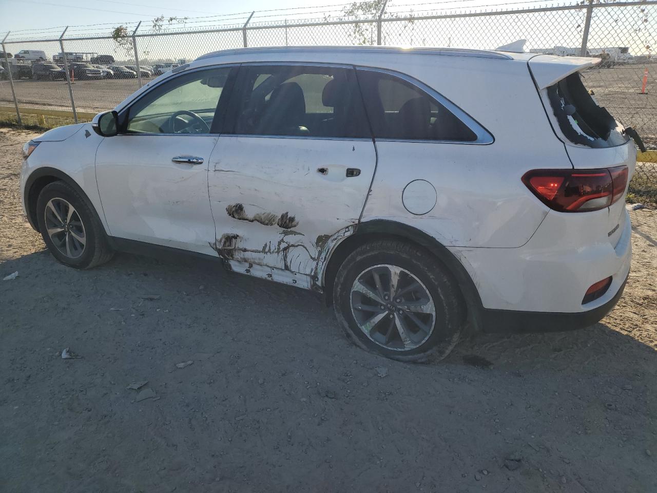 2019 KIA Sorento VIN 5XYPH4A59KG503497 Copart auction photo, side / rear end damage thumbnail 2