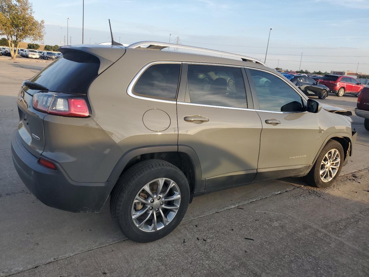 2020 Jeep Grand Cherokee VIN 1C4PJLLB3LD624379 Copart auction photo, front end / minor dent/scratches damage thumbnail 3
