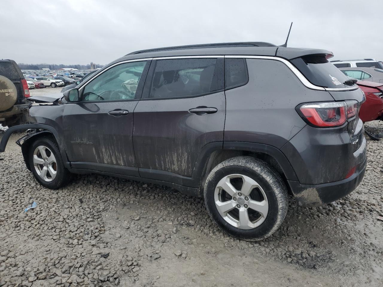 2019 Jeep Compass VIN 3C4NJDBB4KT670455 Copart auction photo, front end / side damage thumbnail 2