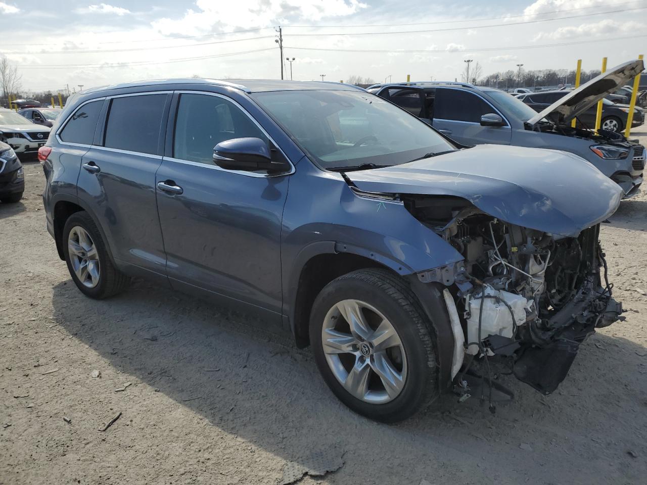 2019 Toyota Highlander VIN 5TDDZRFH8KS946873 Copart auction photo, front end / minor dent/scratches damage thumbnail 4
