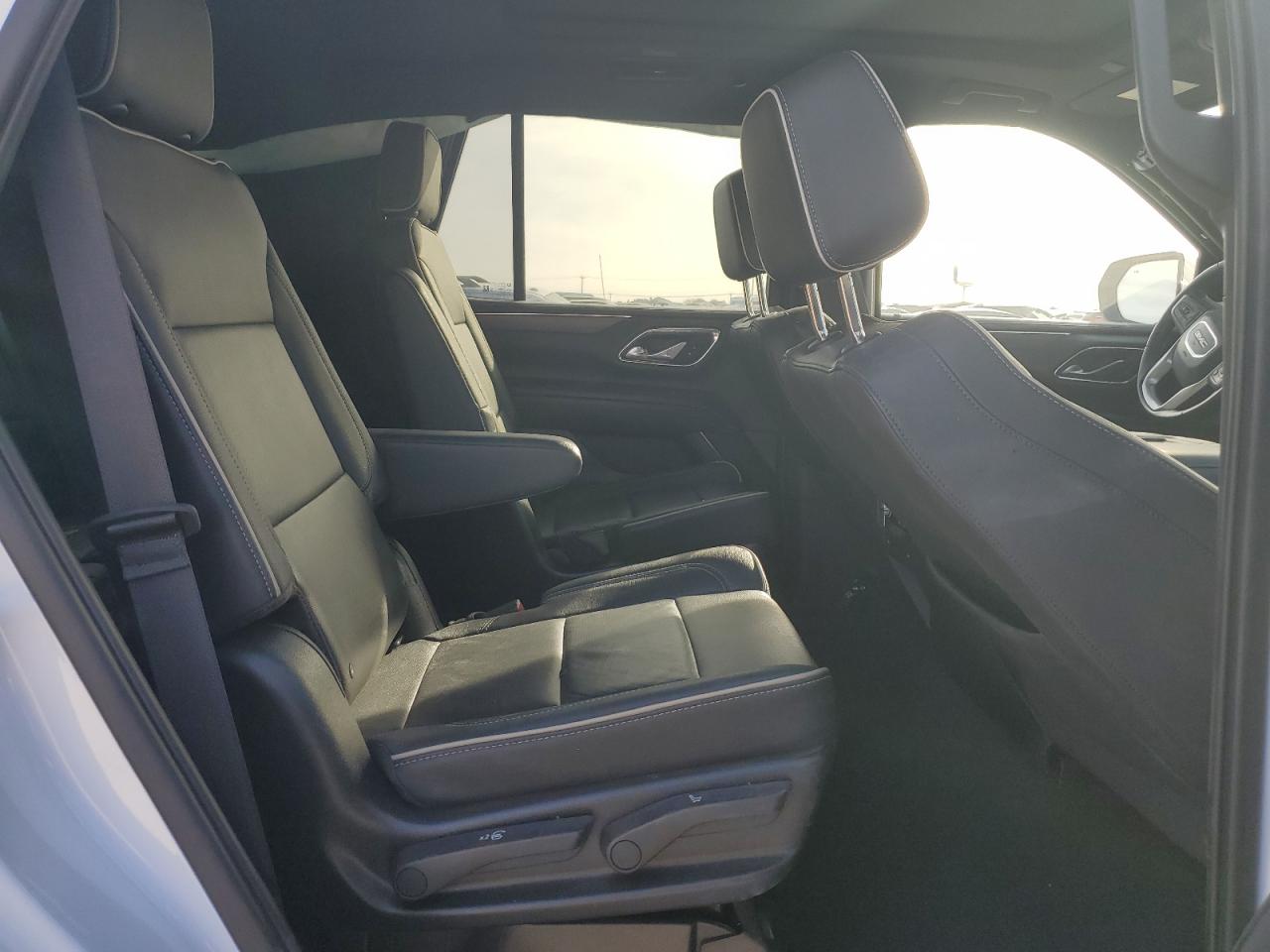 2022 GMC Yukon VIN 1GKS2BKD4NR349751 Copart auction photo, rear end / minor dent/scratches damage thumbnail 11
