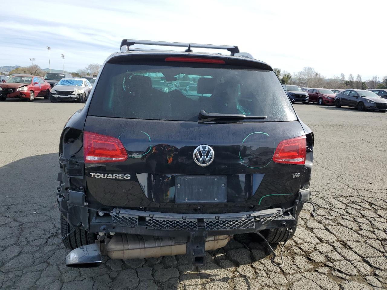 2017 Volkswagen Touareg VIN WVGRF7BP2HD000803 Copart auction photo, rear end / all over damage thumbnail 6
