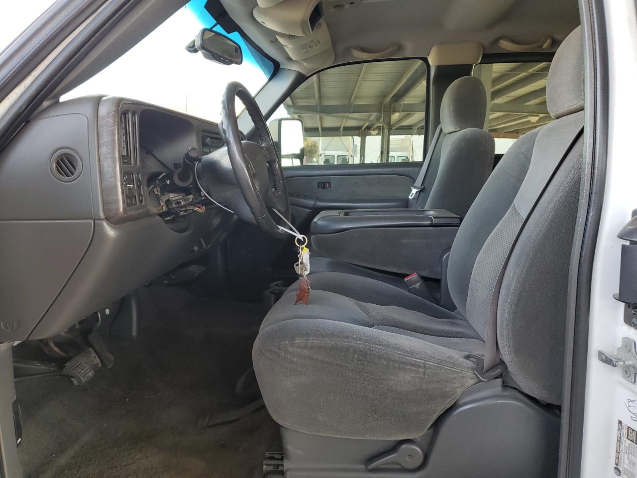 2004 GMC Sierra VIN 1GTHC29U14E392068 Copart auction photo, side damage thumbnail 7