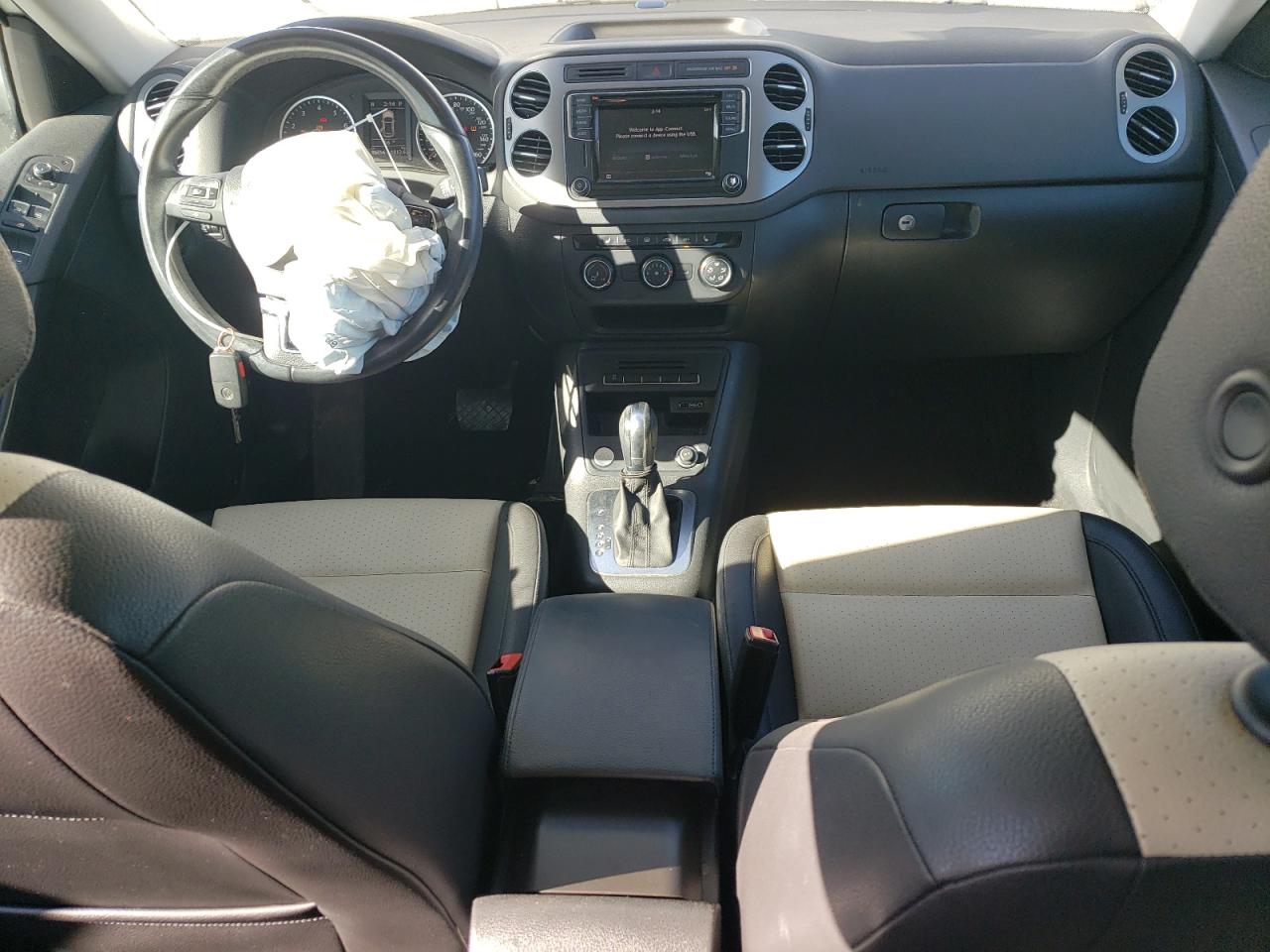 2017 Volkswagen Tiguan VIN WVGRV7AX6HW506689 Copart auction photo, front end damage thumbnail 8