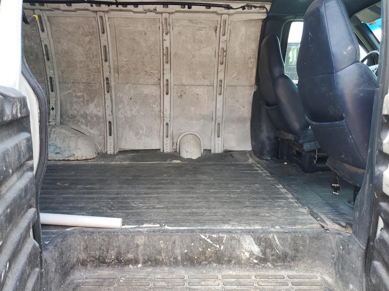 1998 GMC Savana VIN 1GTHG35R0W1009940 Copart auction photo, side damage thumbnail 10