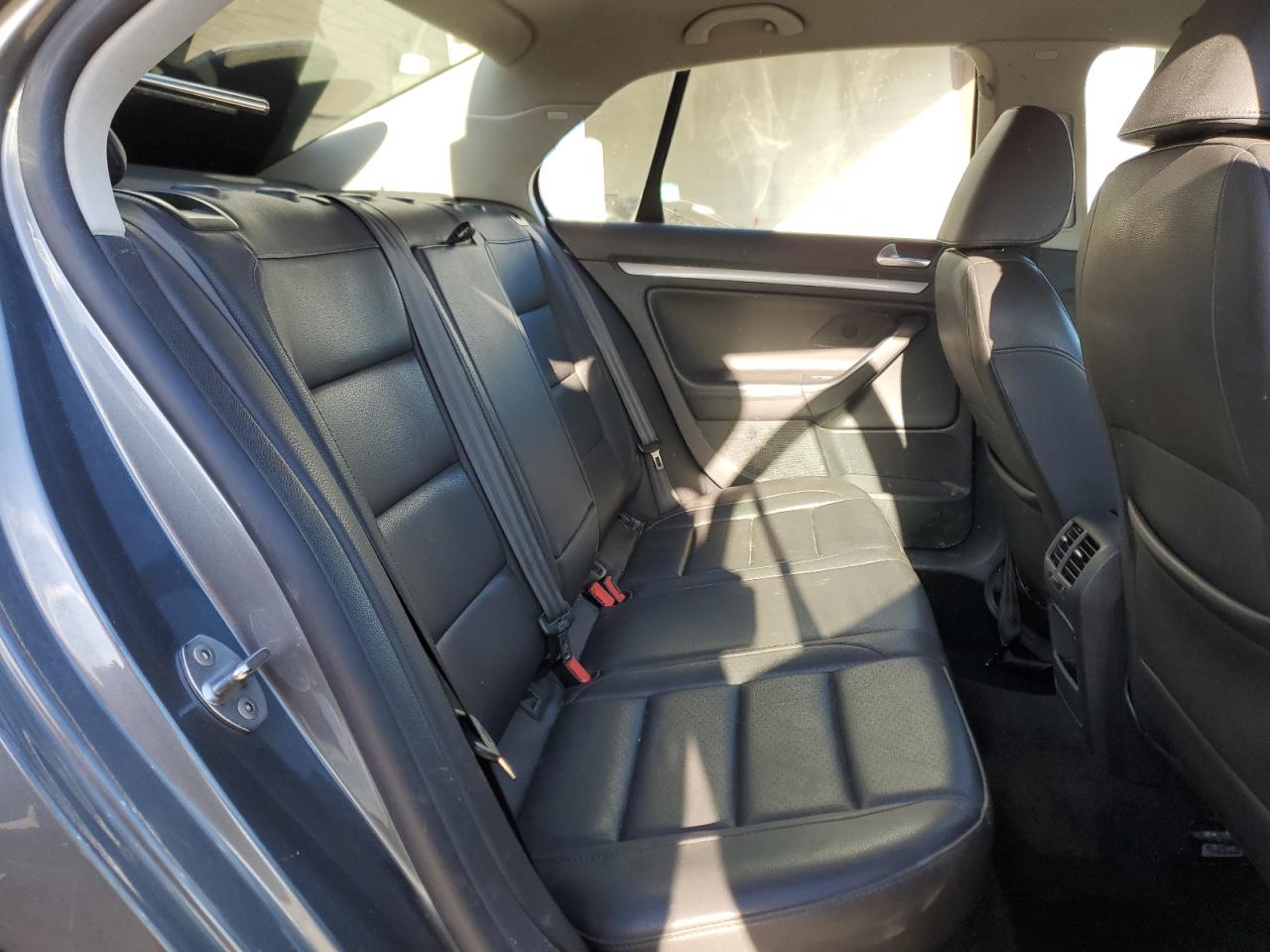 2010 Volkswagen Jetta VIN 3VWAZ7AJ6AM131939 Copart auction photo, front end / side damage thumbnail 10