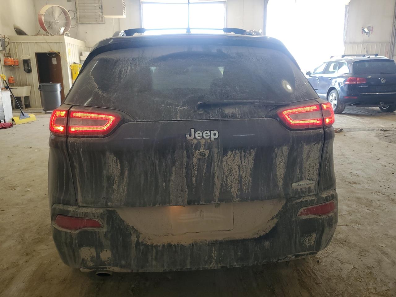 2015 Jeep Grand Cherokee VIN 1C4PJLCB5FW553551 Copart auction photo, front end damage thumbnail 6