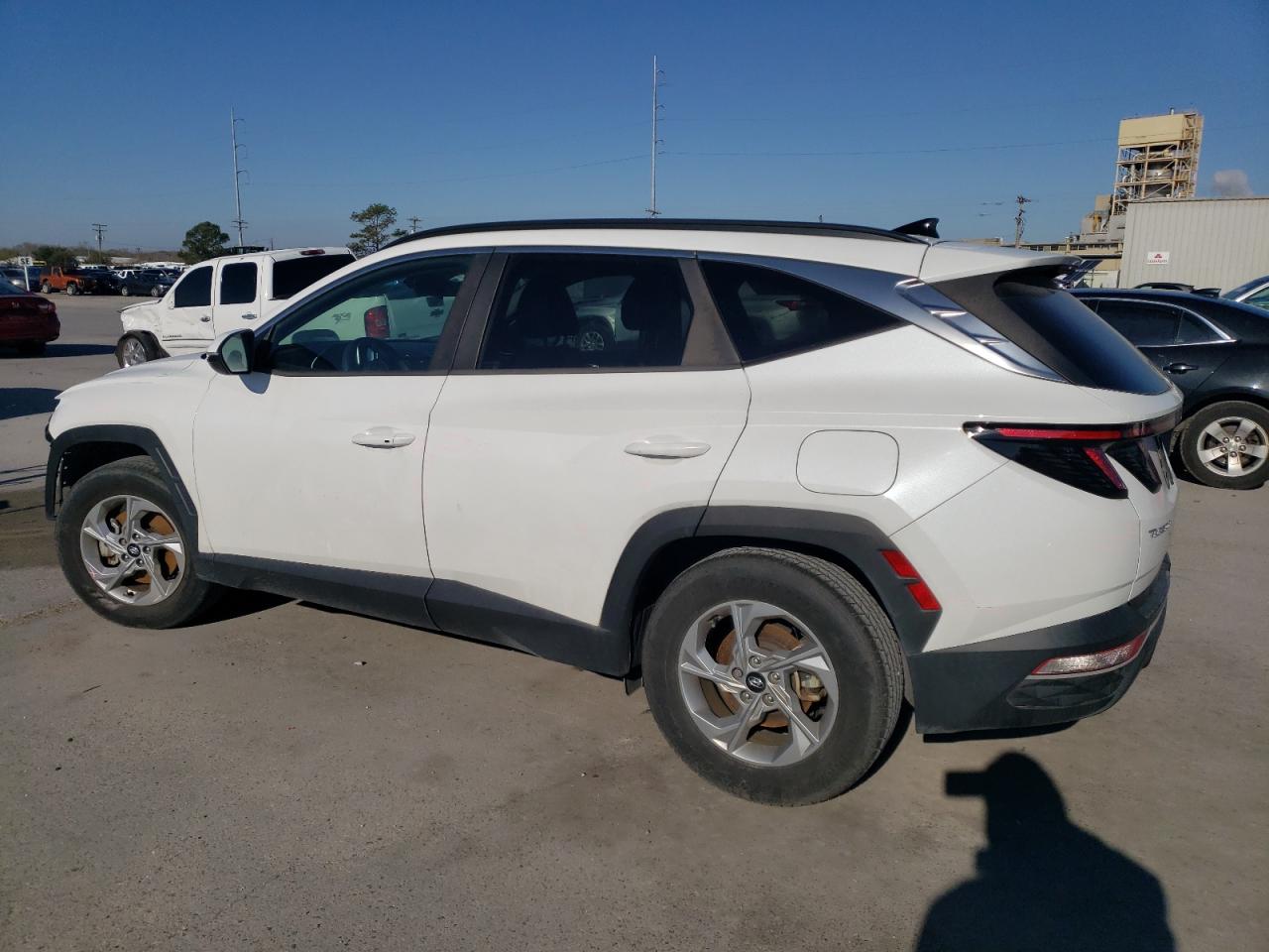 2022 Hyundai Tucson VIN 5NMJB3AE2NH073789 Copart auction photo, side / front end damage thumbnail 2