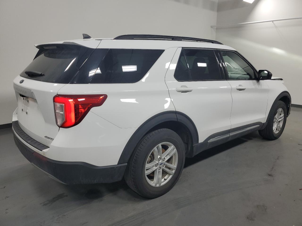 2023 Ford Explorer VIN 1FMSK8DH8PGA86317 Copart auction photo, front end / minor dent/scratches damage thumbnail 3