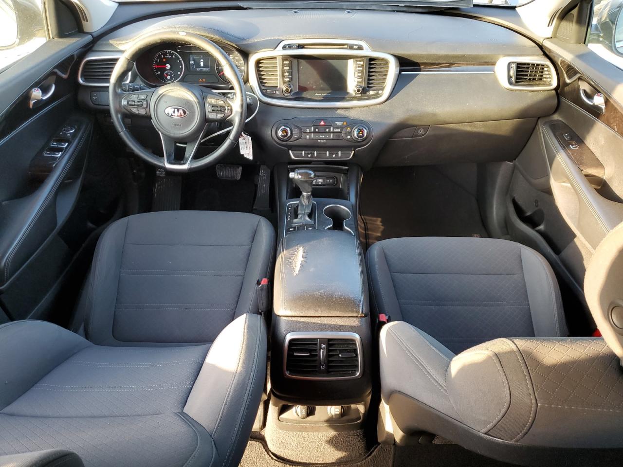 2018 KIA Sorento VIN 5XYPG4A32JG388399 Copart auction photo, front end / minor dent/scratches damage thumbnail 8