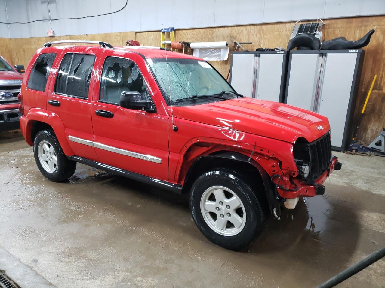 2005 Jeep Liberty (North America) VIN 1J4GL58K35W572428 Copart auction photo, front end / minor dent/scratches damage thumbnail 4