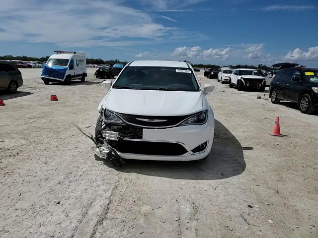 2020 Chrysler Pacifica VIN 2C4RC1FG1LR269904 Copart auction photo, front end / minor dent/scratches damage thumbnail 11